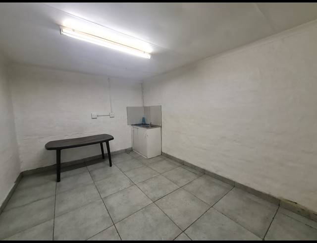 1,100M² WORKSHOP TO LET IN ELANDSFONTEIN